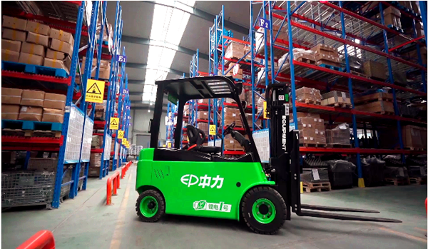 面对环保该选择内燃式还是电动型叉车